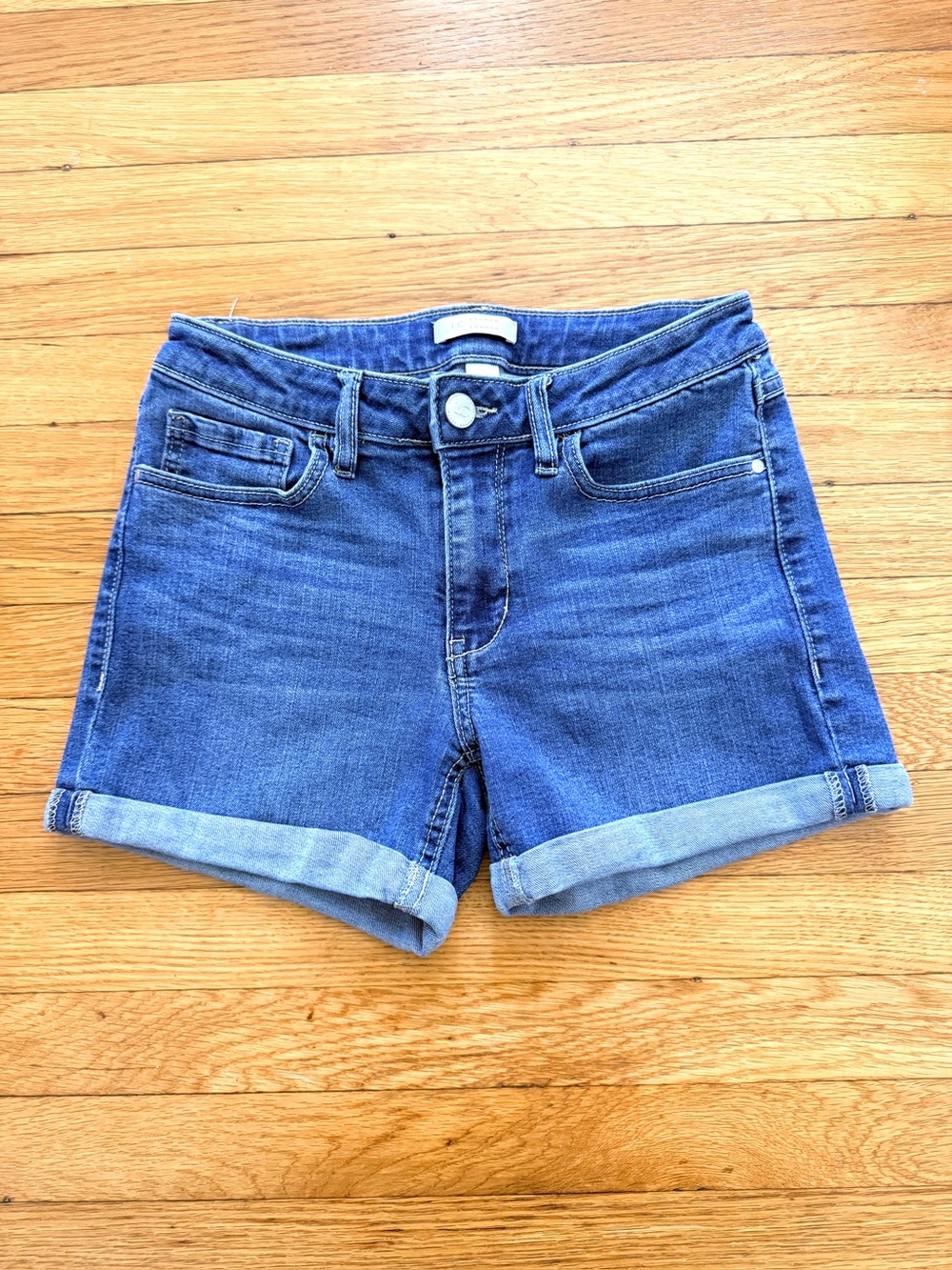 Lauren Conrad LC Size 2 Stretch Medium Wash Denim Cuffed Shorts